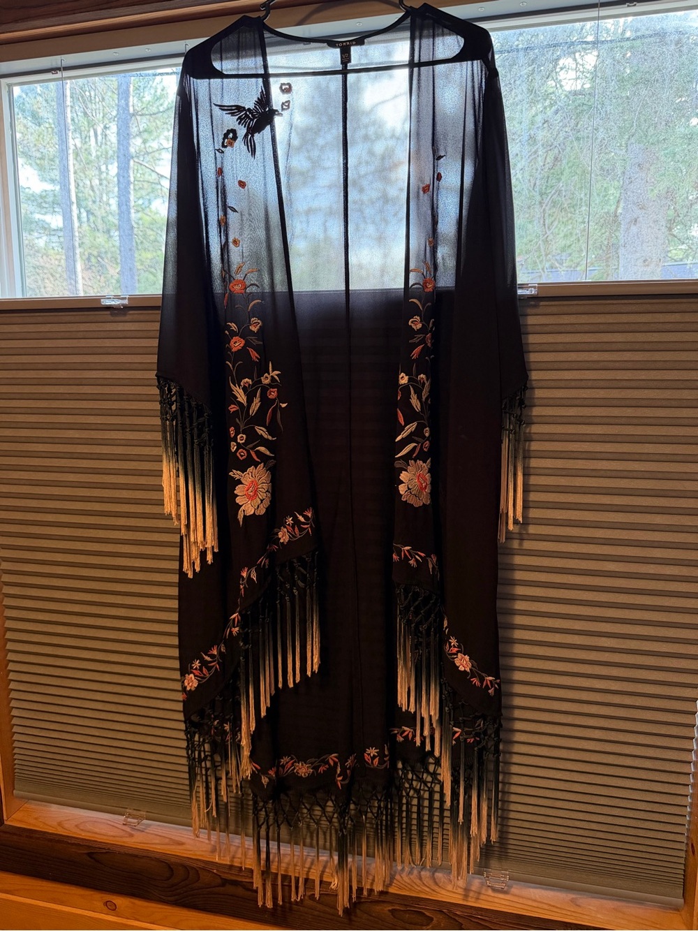 ♡ Torrid Chiffon Fringe Hem Kimono - Picture 3 of 8
